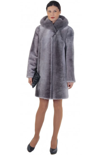 Мутоновая шуба с капюшоном из голубой норки